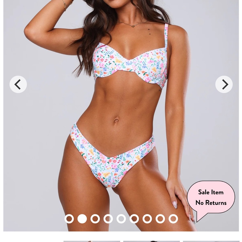 Kulani Kinis Bambi bikini top - size small

Underwire Padded Bikini Bra